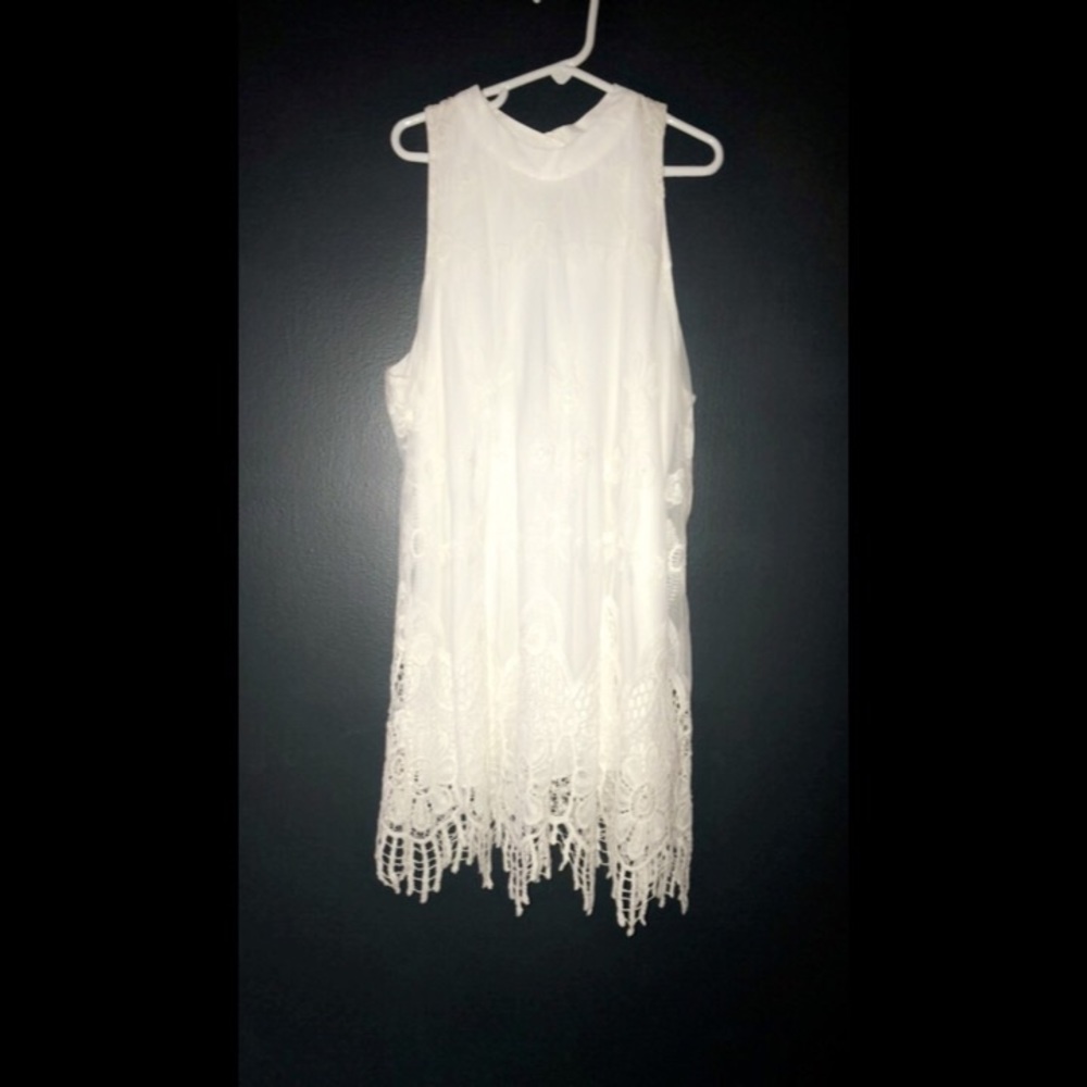 White - flower detailed- long tank top